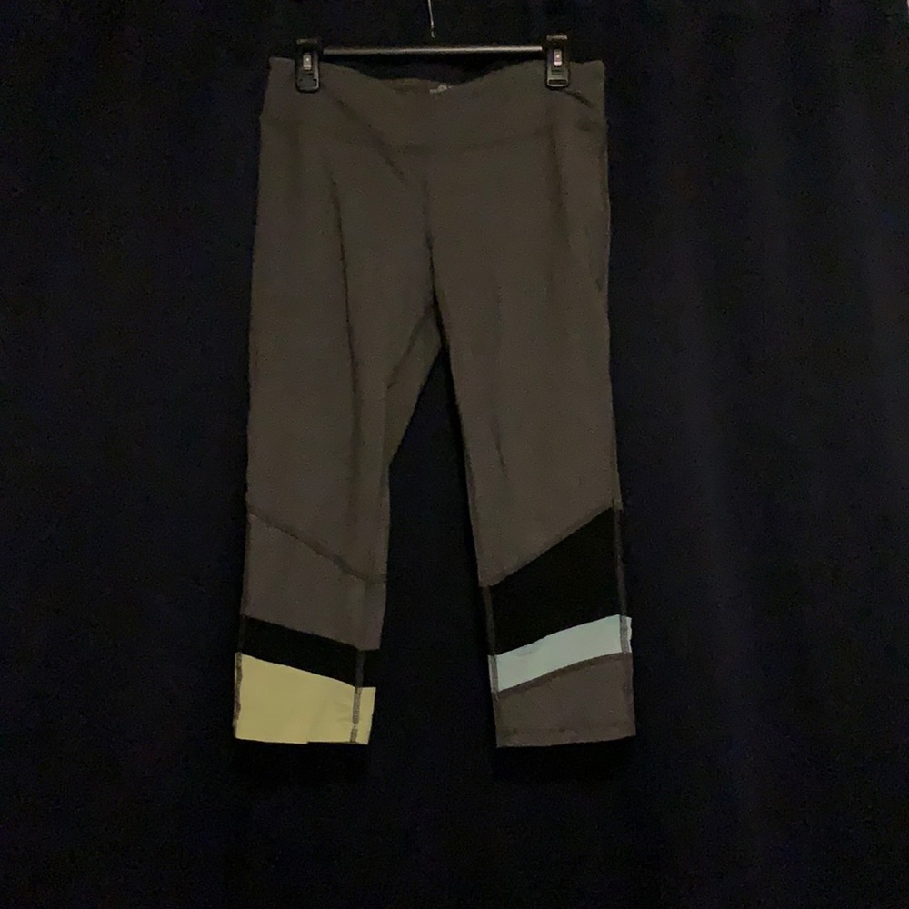 Dark gray yoga Capri